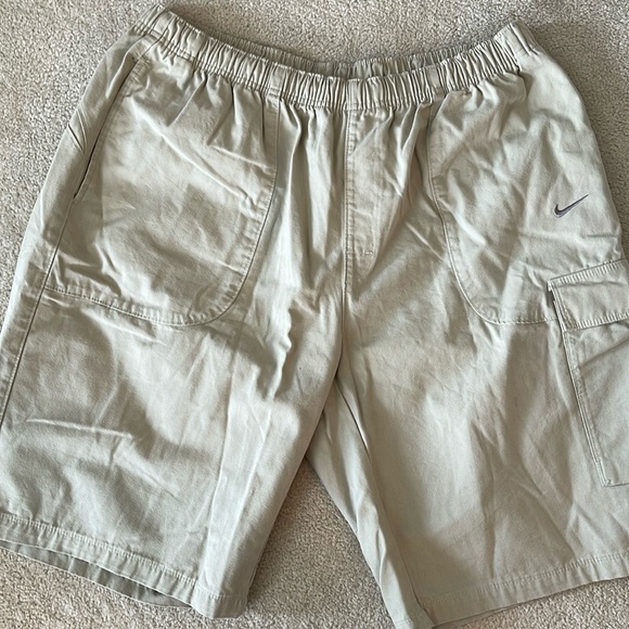 Nike men’s 100% cotton cargo style shorts. Excellent condition. - Picture 1 of 5